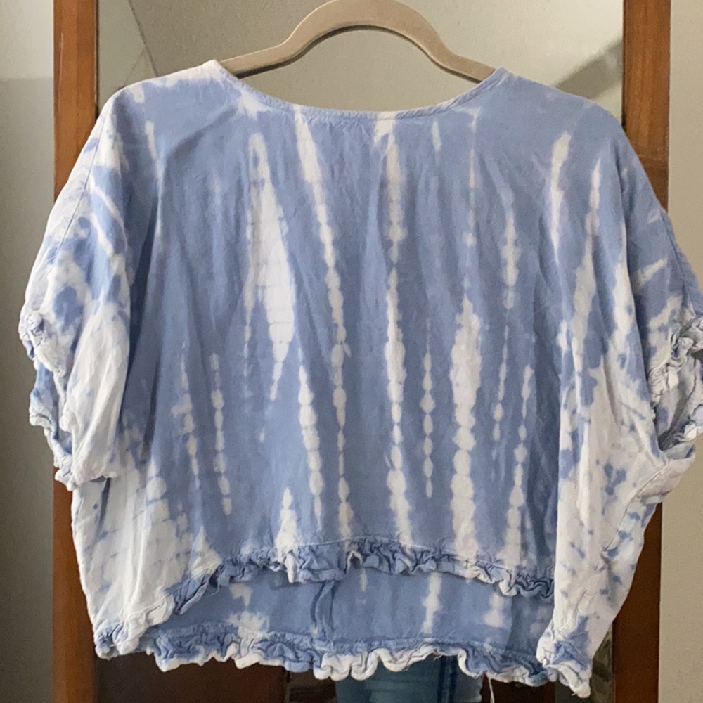 Style Envy Blue and White Tye Dye Cropped Top